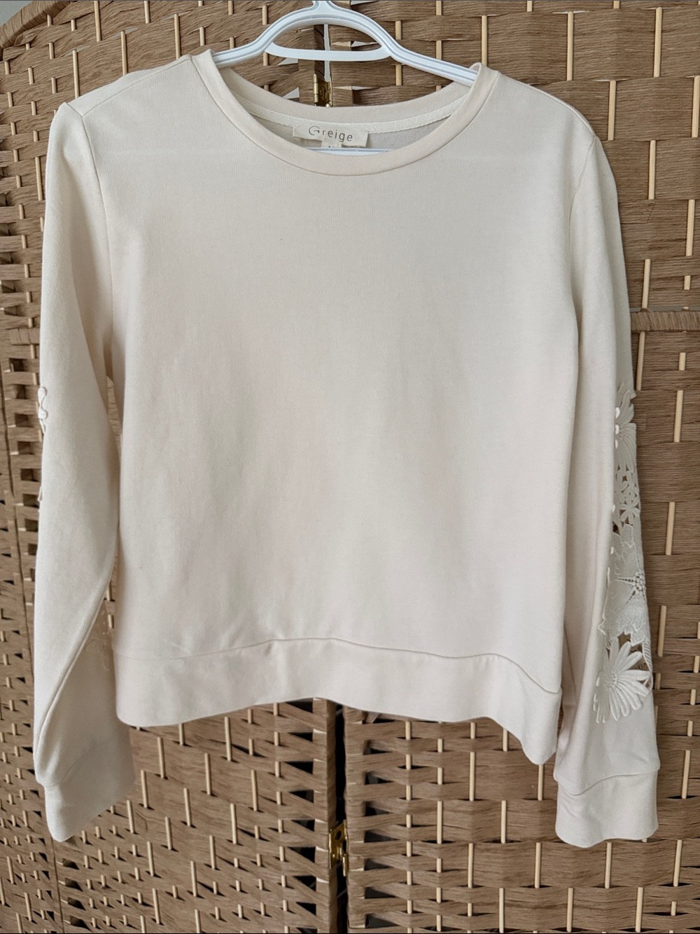 Greige Cream Lace-Sleeve Pullover Sweatshirt